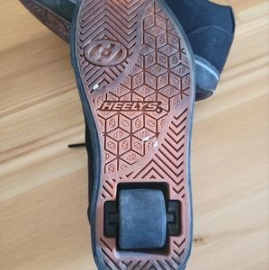 Youth heelys